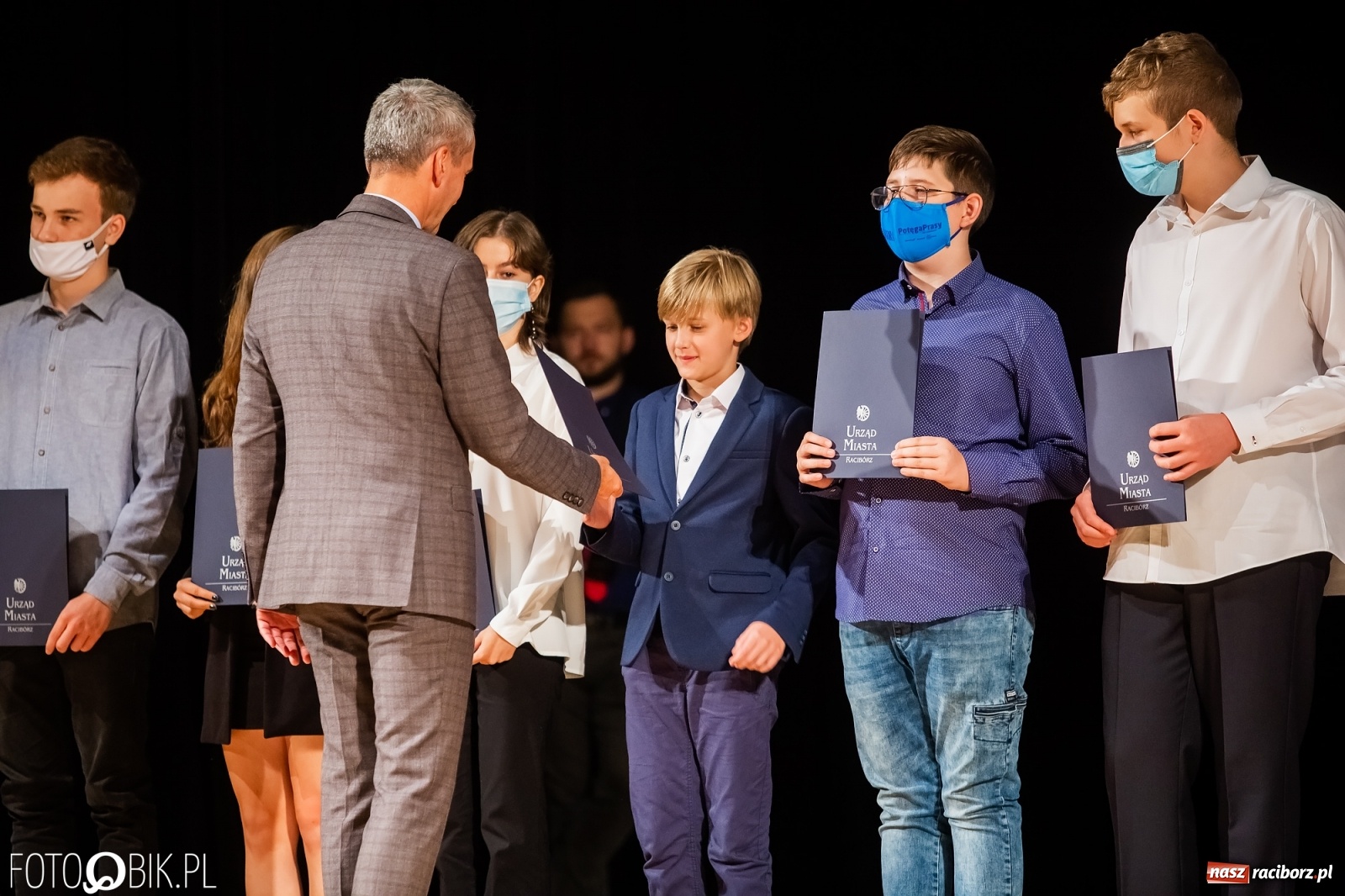 Zdjęcie w galerii na portalu naszraciborz.pl: Prymusi raciborskich szkół z dyplomami i nagrodami od prezydenta [FOTO i WIDEO] wiadomości z regionu