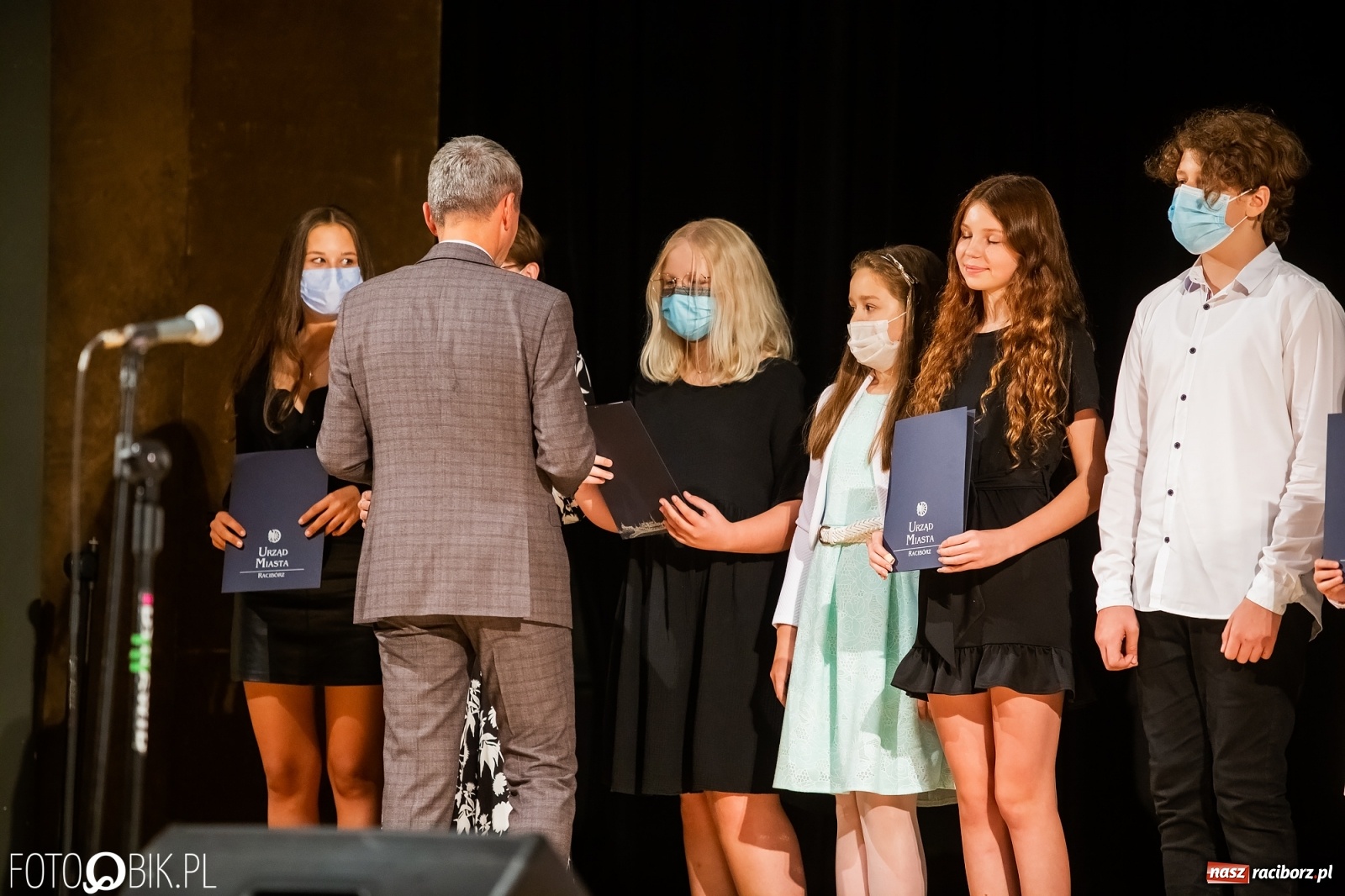 Zdjęcie w galerii na portalu naszraciborz.pl: Prymusi raciborskich szkół z dyplomami i nagrodami od prezydenta [FOTO i WIDEO] wiadomości z regionu