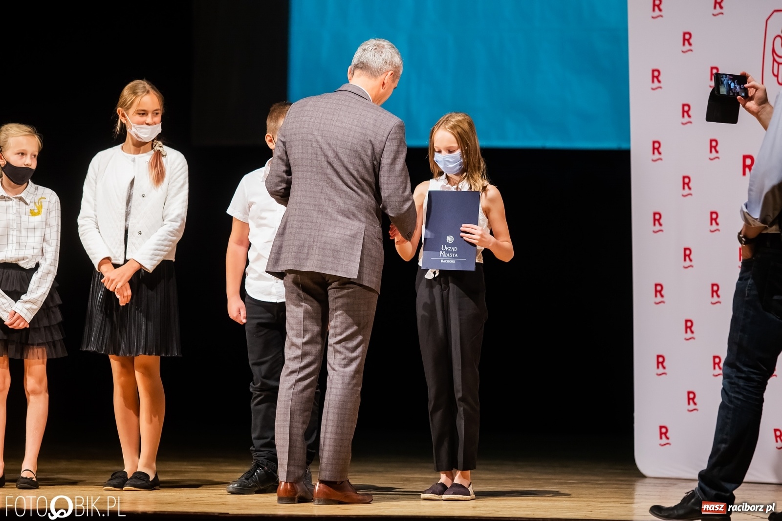Zdjęcie w galerii na portalu naszraciborz.pl: Prymusi raciborskich szkół z dyplomami i nagrodami od prezydenta [FOTO i WIDEO] wiadomości z regionu