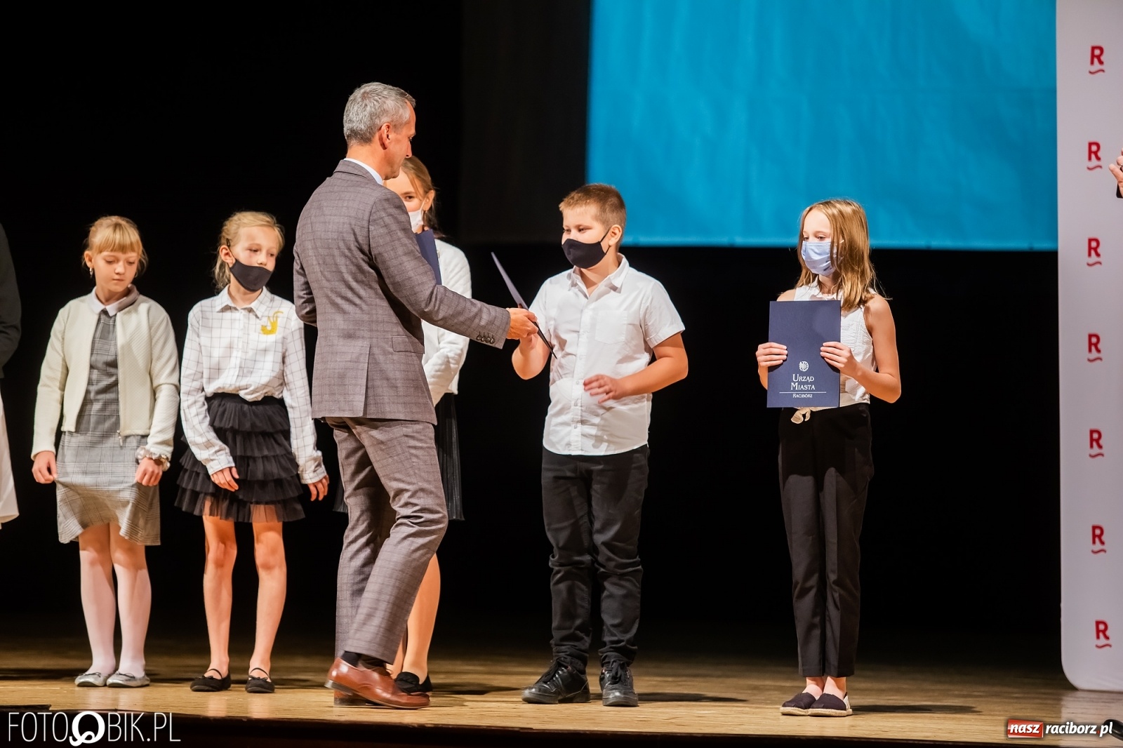 Zdjęcie w galerii na portalu naszraciborz.pl: Prymusi raciborskich szkół z dyplomami i nagrodami od prezydenta [FOTO i WIDEO] wiadomości z regionu