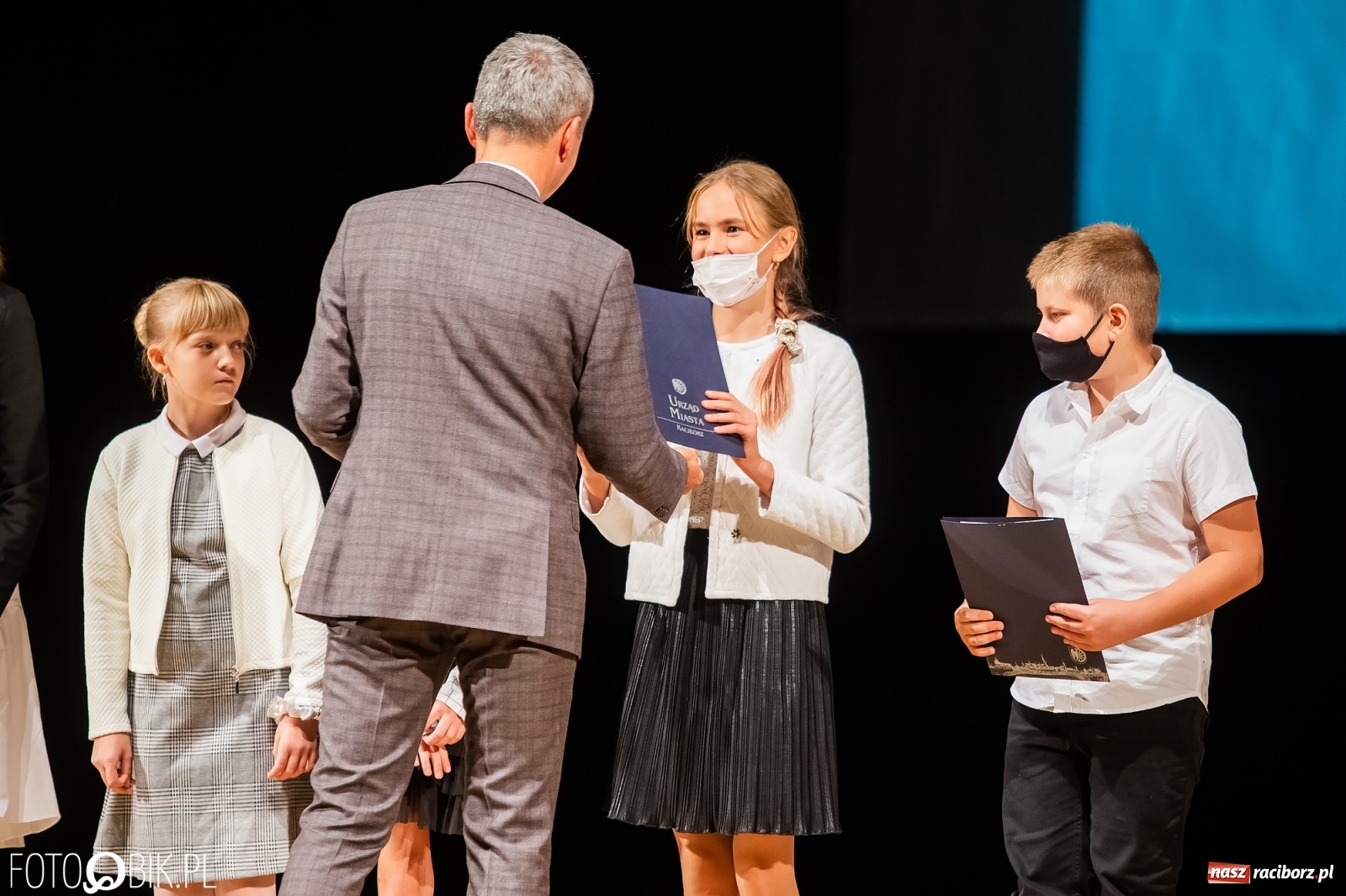 Zdjęcie w galerii na portalu naszraciborz.pl: Prymusi raciborskich szkół z dyplomami i nagrodami od prezydenta [FOTO i WIDEO] wiadomości z regionu