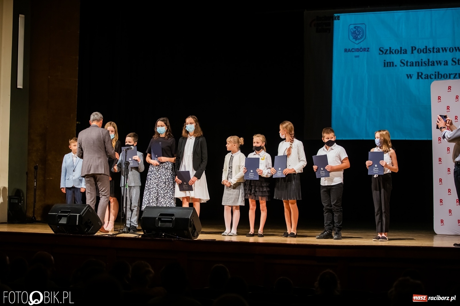 Zdjęcie w galerii na portalu naszraciborz.pl: Prymusi raciborskich szkół z dyplomami i nagrodami od prezydenta [FOTO i WIDEO] wiadomości z regionu