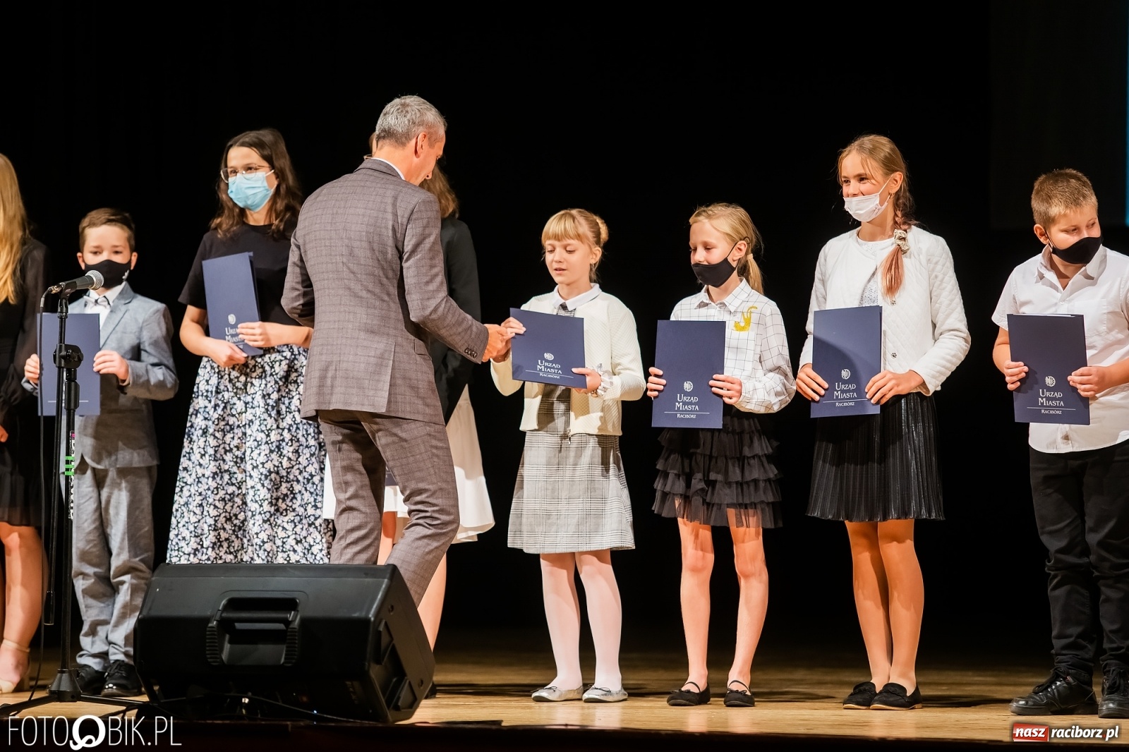 Zdjęcie w galerii na portalu naszraciborz.pl: Prymusi raciborskich szkół z dyplomami i nagrodami od prezydenta [FOTO i WIDEO] wiadomości z regionu