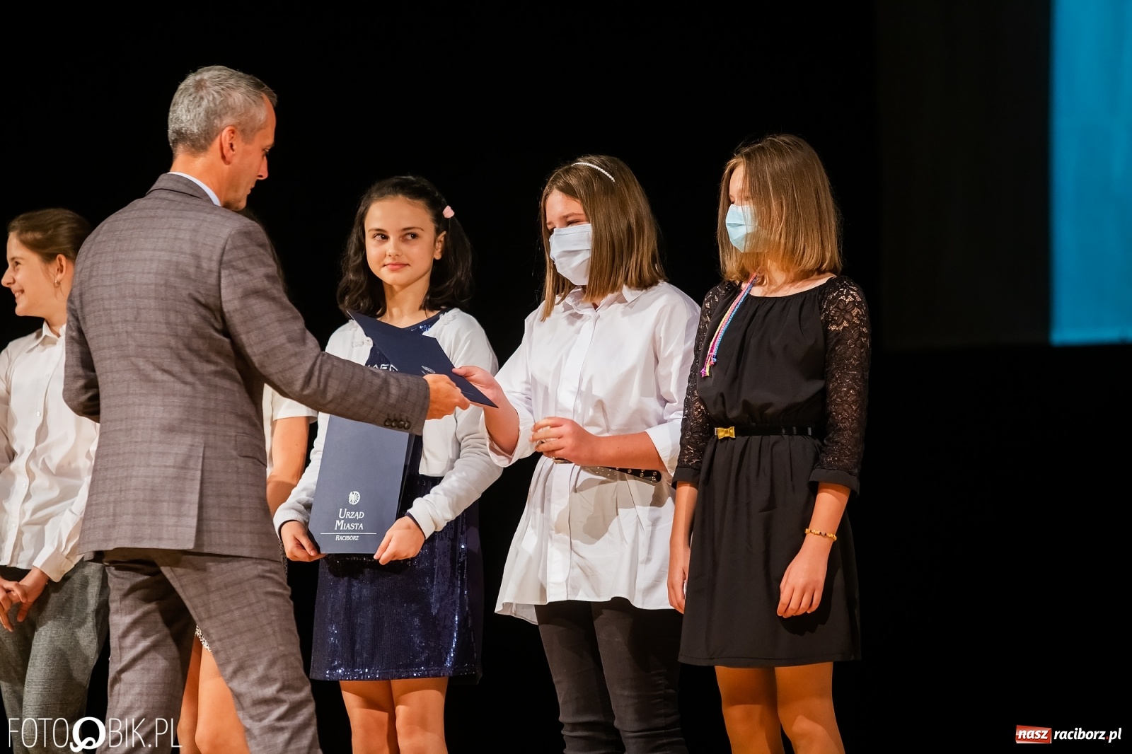 Zdjęcie w galerii na portalu naszraciborz.pl: Prymusi raciborskich szkół z dyplomami i nagrodami od prezydenta [FOTO i WIDEO] wiadomości z regionu