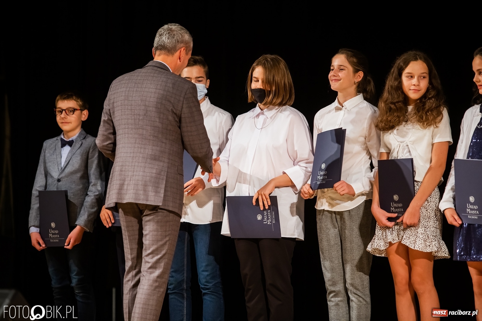 Zdjęcie w galerii na portalu naszraciborz.pl: Prymusi raciborskich szkół z dyplomami i nagrodami od prezydenta [FOTO i WIDEO] wiadomości z regionu