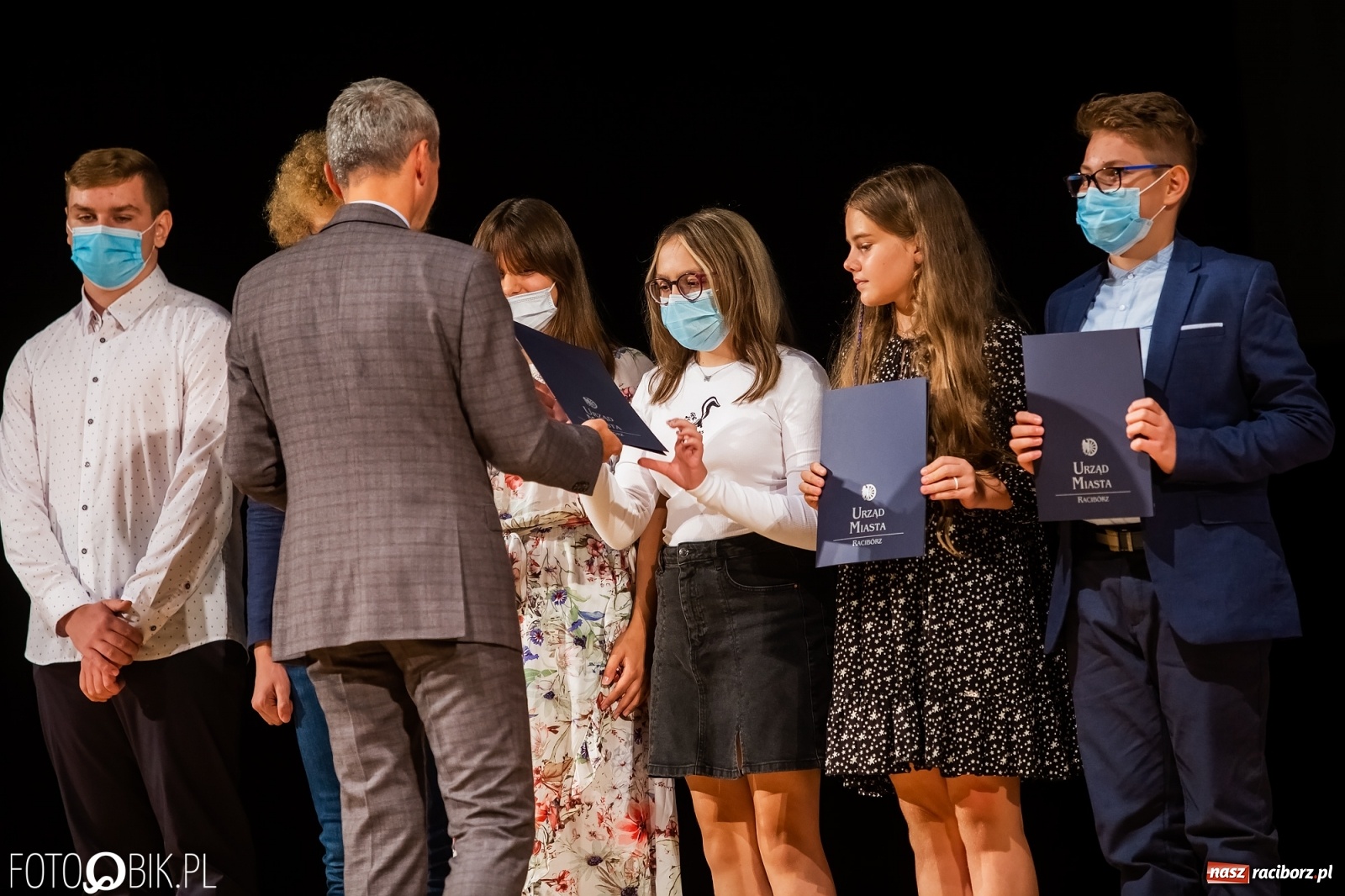 Zdjęcie w galerii na portalu naszraciborz.pl: Prymusi raciborskich szkół z dyplomami i nagrodami od prezydenta [FOTO i WIDEO] wiadomości z regionu