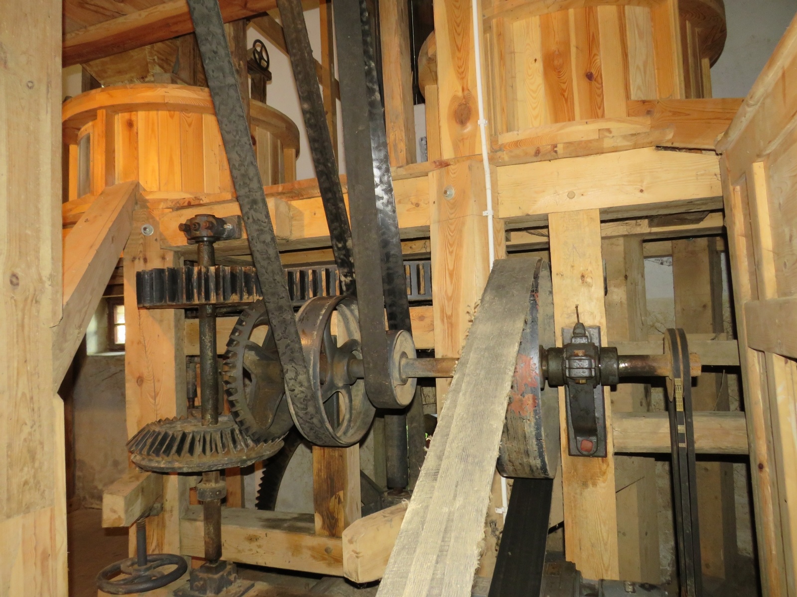 Zdjęcie w galerii na portalu naszraciborz.pl: Jesienne zwiedzanie młyna w Brzeźnicy wiadomości z regionu