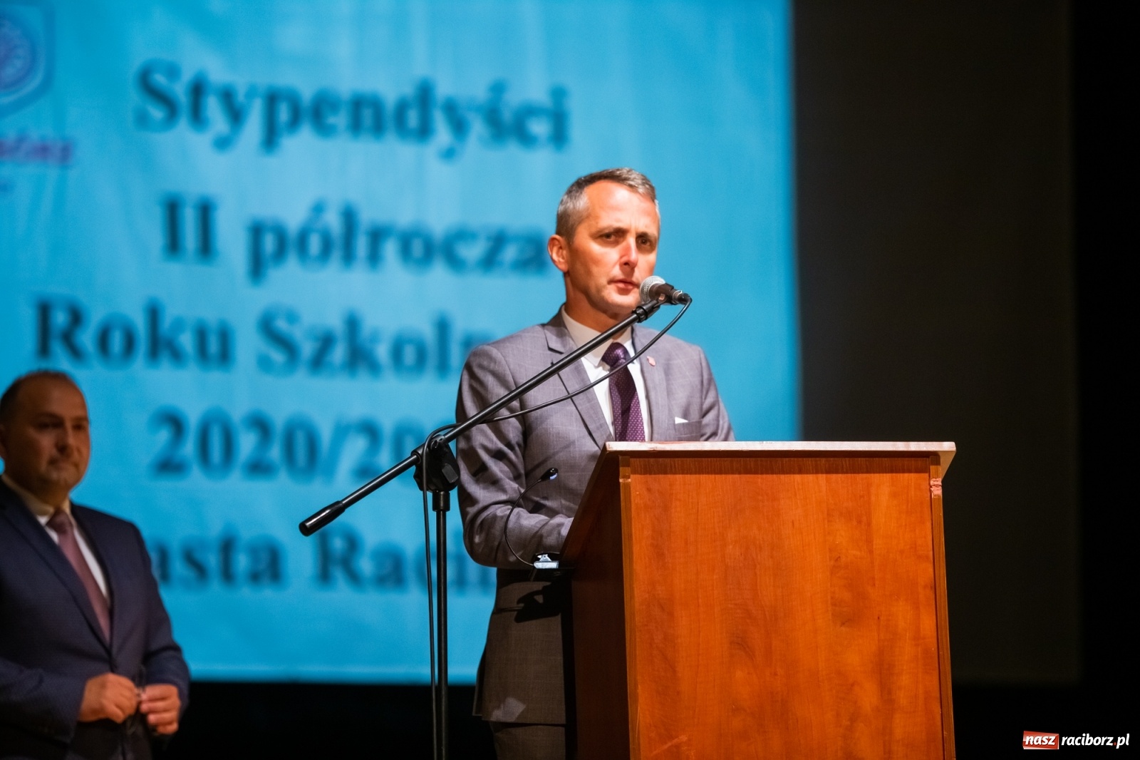 Zdjęcie w galerii na portalu naszraciborz.pl: Prymuski i prymusi raciborskich szkół z dyplomami od prezydenta [FOTO i WIDEO] wiadomości z regionu