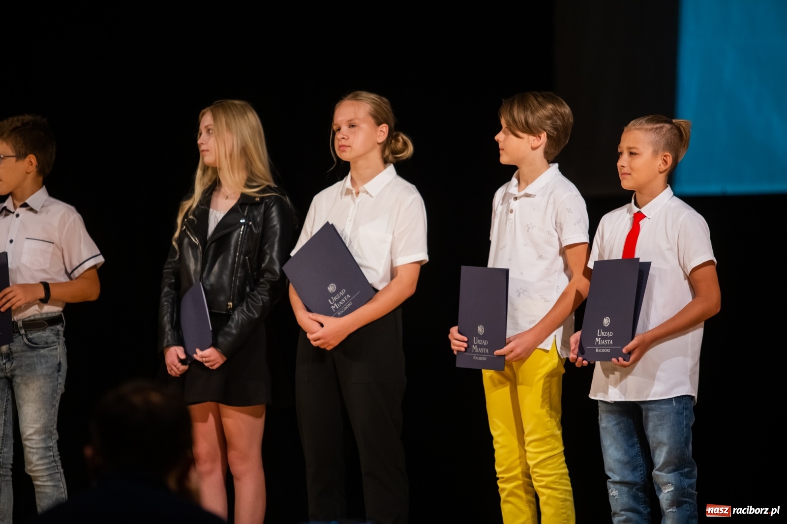 Zdjęcie w galerii na portalu naszraciborz.pl: Prymuski i prymusi raciborskich szkół z dyplomami od prezydenta [FOTO i WIDEO] wiadomości z regionu