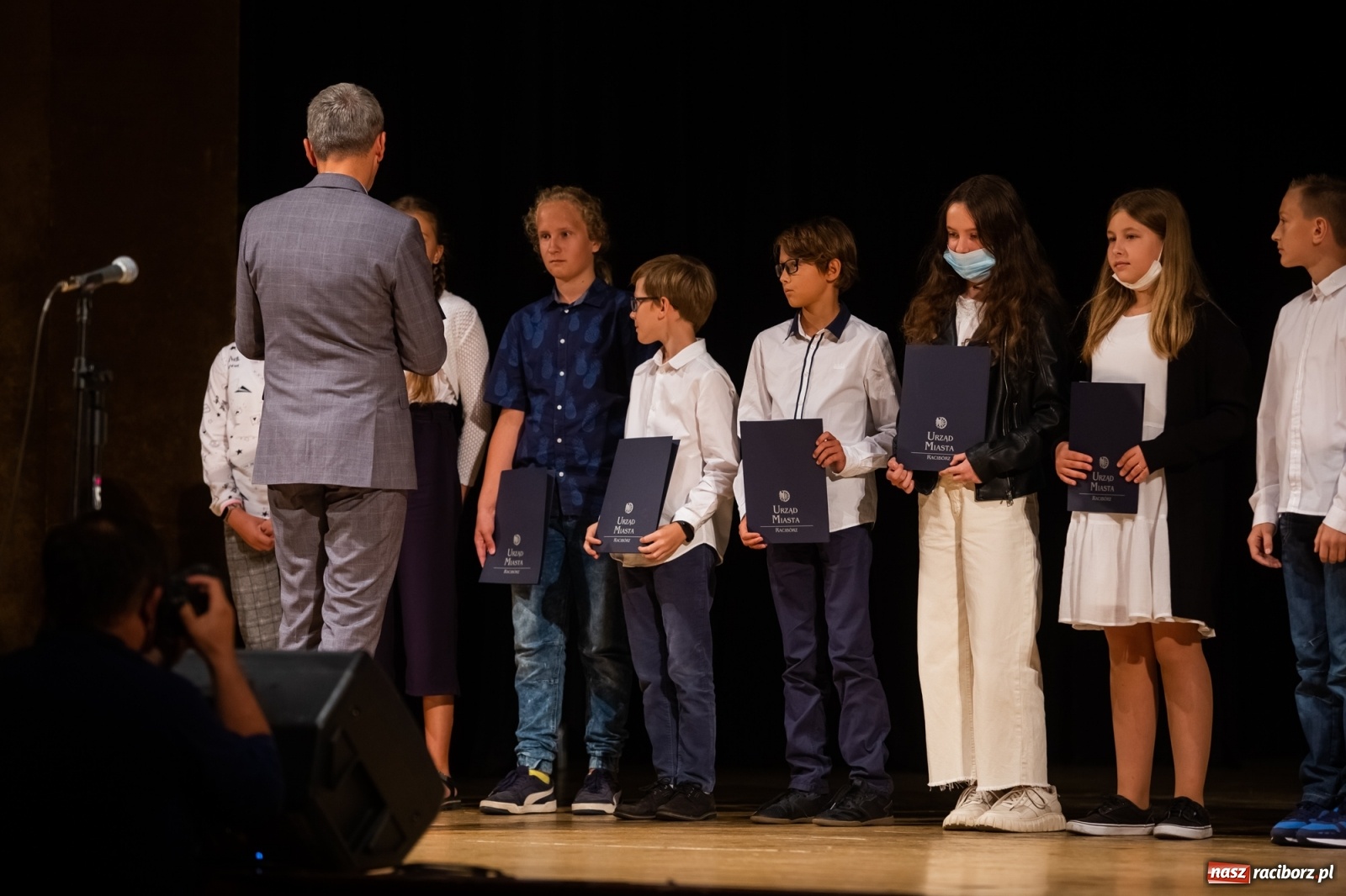 Zdjęcie w galerii na portalu naszraciborz.pl: Prymuski i prymusi raciborskich szkół z dyplomami od prezydenta [FOTO i WIDEO] wiadomości z regionu