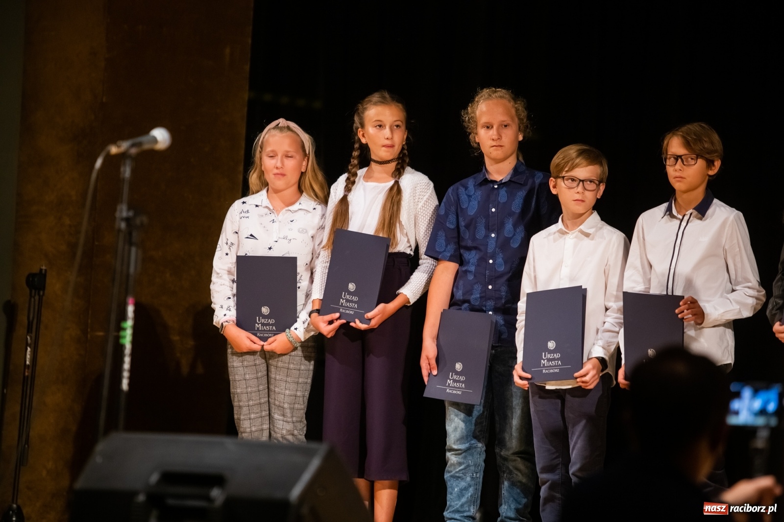Zdjęcie w galerii na portalu naszraciborz.pl: Prymuski i prymusi raciborskich szkół z dyplomami od prezydenta [FOTO i WIDEO] wiadomości z regionu