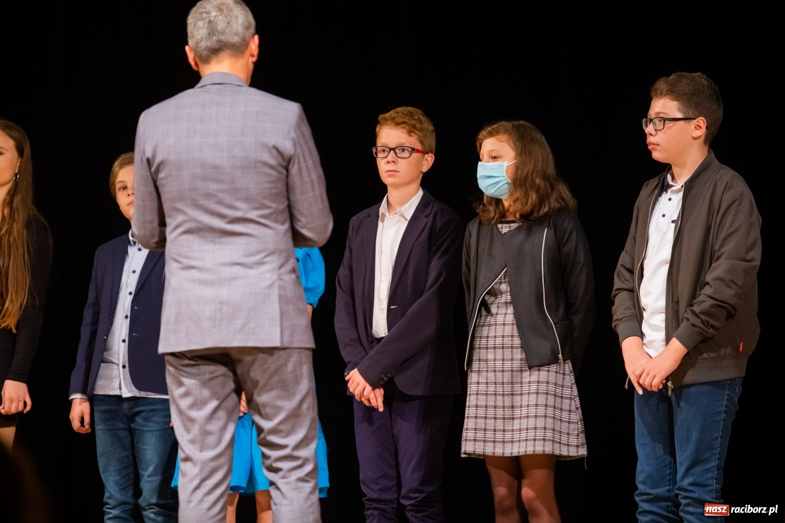 Zdjęcie w galerii na portalu naszraciborz.pl: Prymuski i prymusi raciborskich szkół z dyplomami od prezydenta [FOTO i WIDEO] wiadomości z regionu