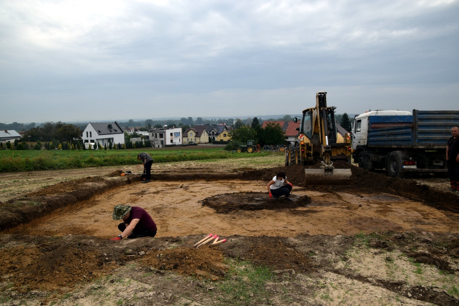 Zdjęcie w galerii na portalu naszraciborz.pl: Na Starej Wsi odnaleziono prehistoryczny pochówek wiadomości z regionu