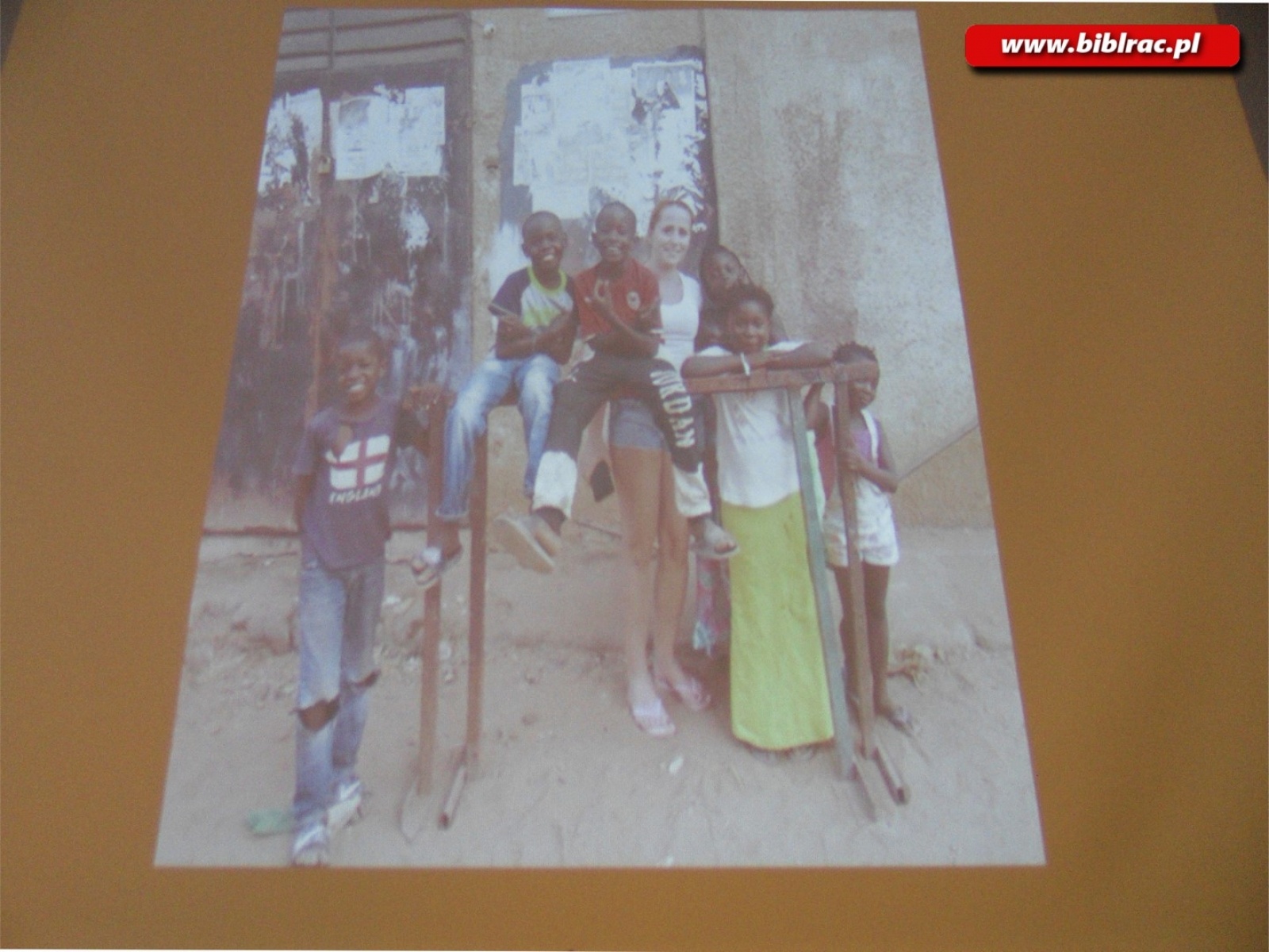 Zdjęcie w galerii na portalu naszraciborz.pl: Gambia: uśmiechnięte wybrzeże Afryki. Slajdowisko w bibliotece w Markowicach wiadomości z regionu