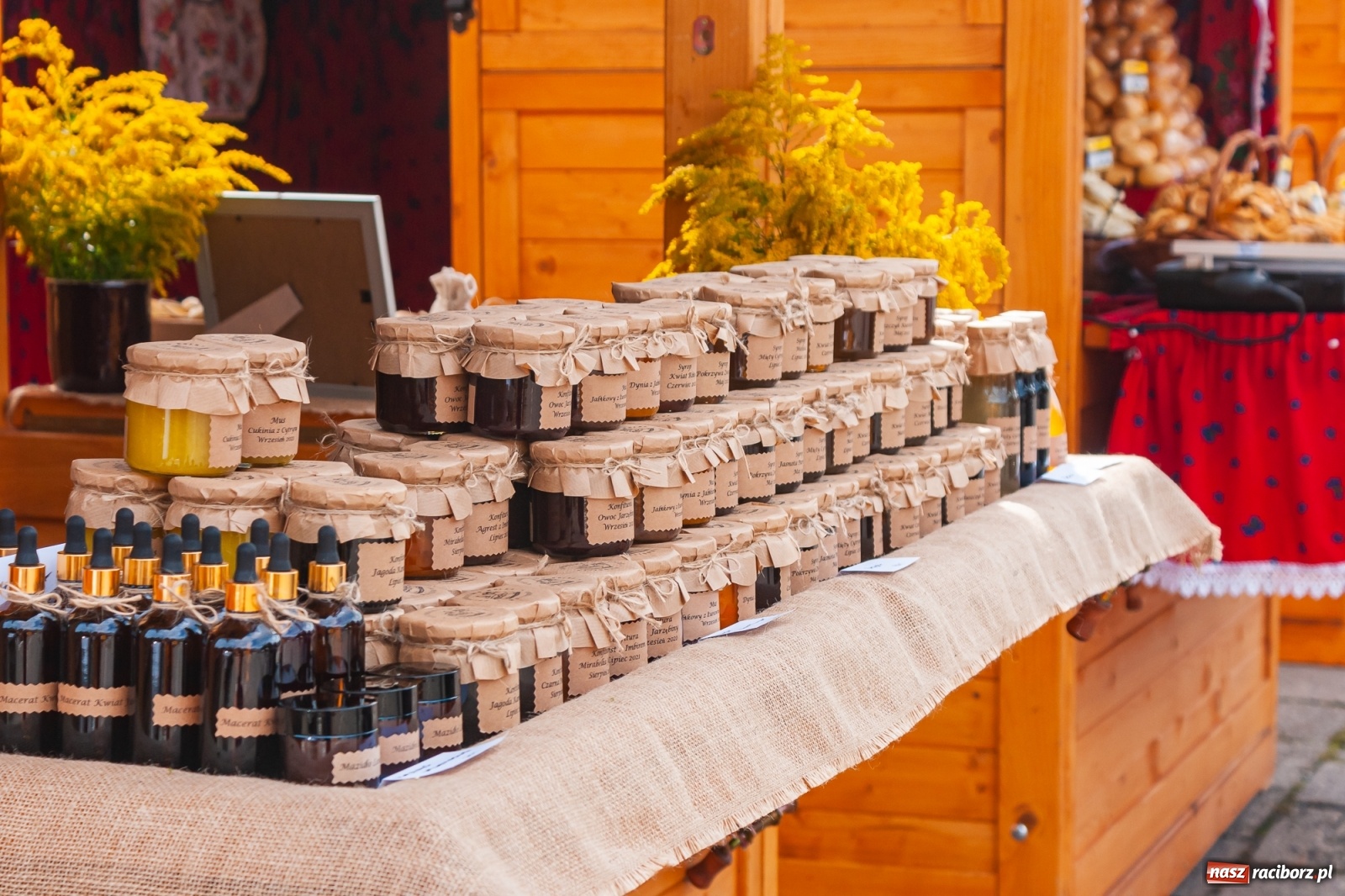 Zdjęcie w galerii na portalu naszraciborz.pl: Smakołyki i rękodzieło na raciborskim jarmarku na zakończenie lata [FOTO i WIDEO] wiadomości z regionu
