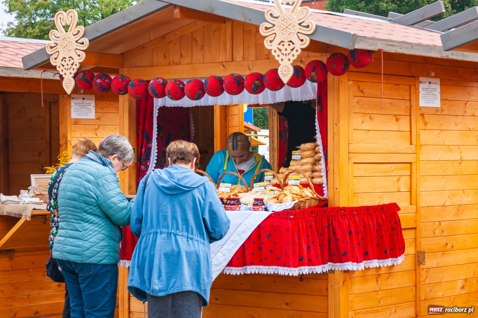 Zdjęcie w galerii na portalu naszraciborz.pl: Smakołyki i rękodzieło na raciborskim jarmarku na zakończenie lata [FOTO i WIDEO] wiadomości z regionu
