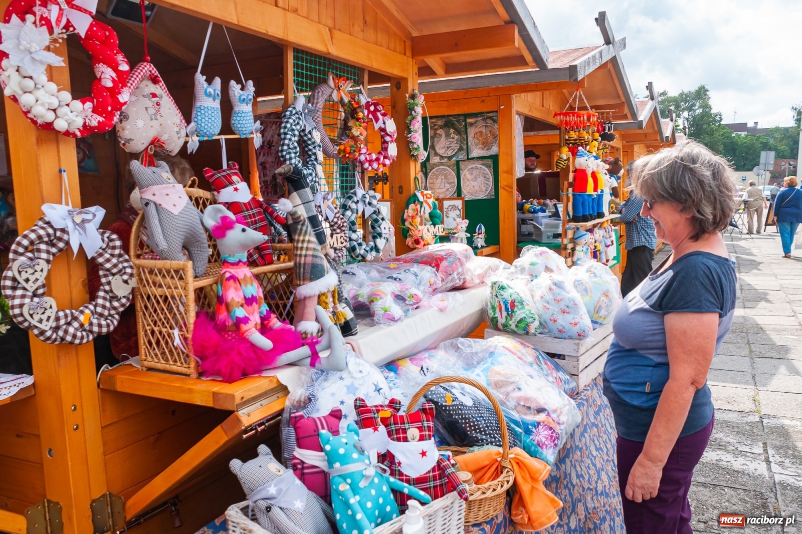 Zdjęcie w galerii na portalu naszraciborz.pl: Smakołyki i rękodzieło na raciborskim jarmarku na zakończenie lata [FOTO i WIDEO] wiadomości z regionu