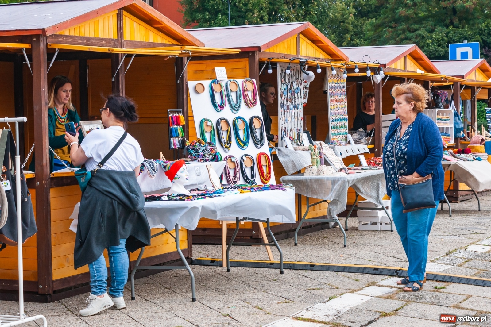 Zdjęcie w galerii na portalu naszraciborz.pl: Smakołyki i rękodzieło na raciborskim jarmarku na zakończenie lata [FOTO i WIDEO] wiadomości z regionu