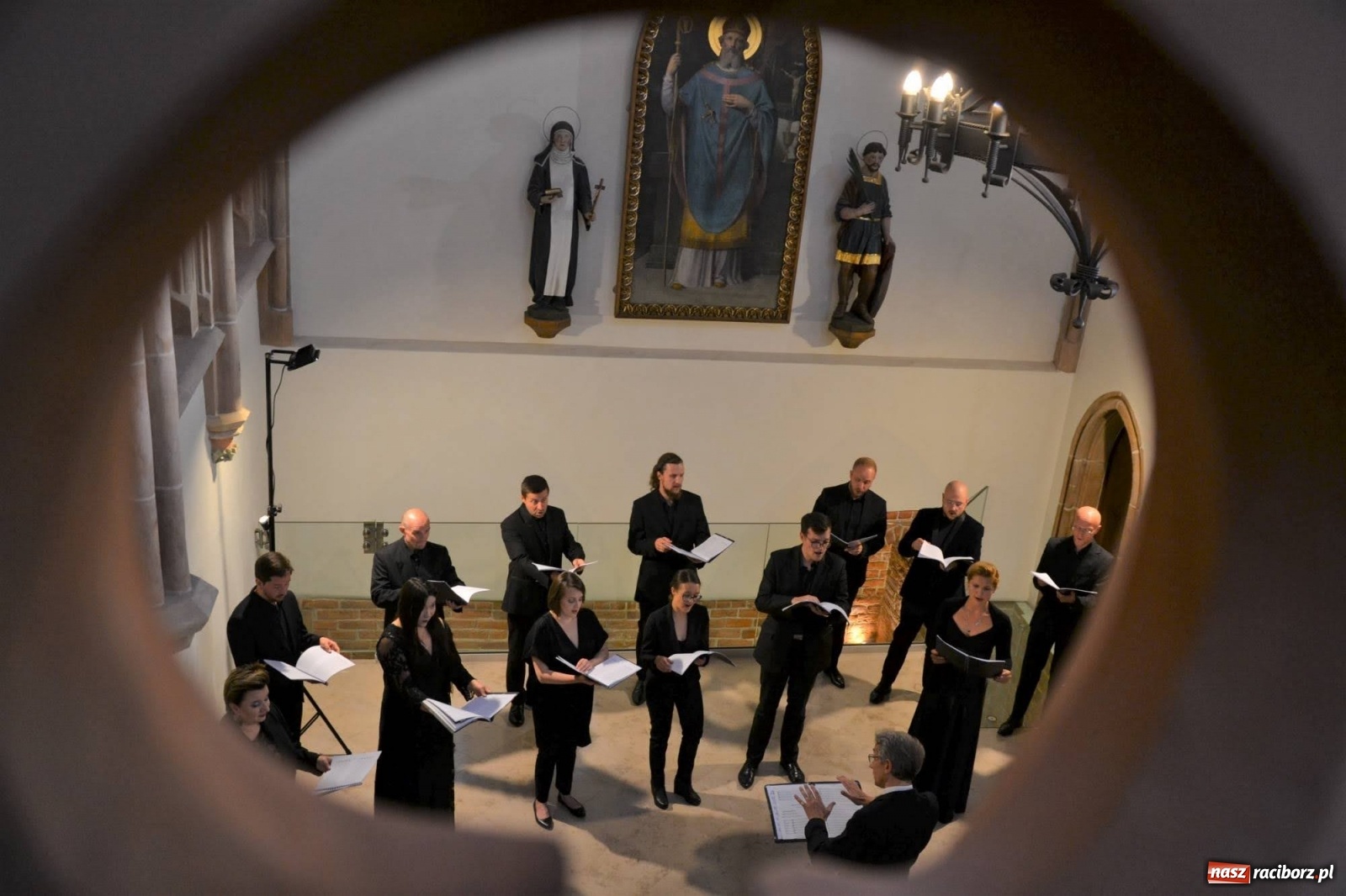 Zdjęcie w galerii na portalu naszraciborz.pl: Victoria: Requiem - Capella Cracoviensis wystąpiła w dawnej siedzibie Piastów wiadomości z regionu