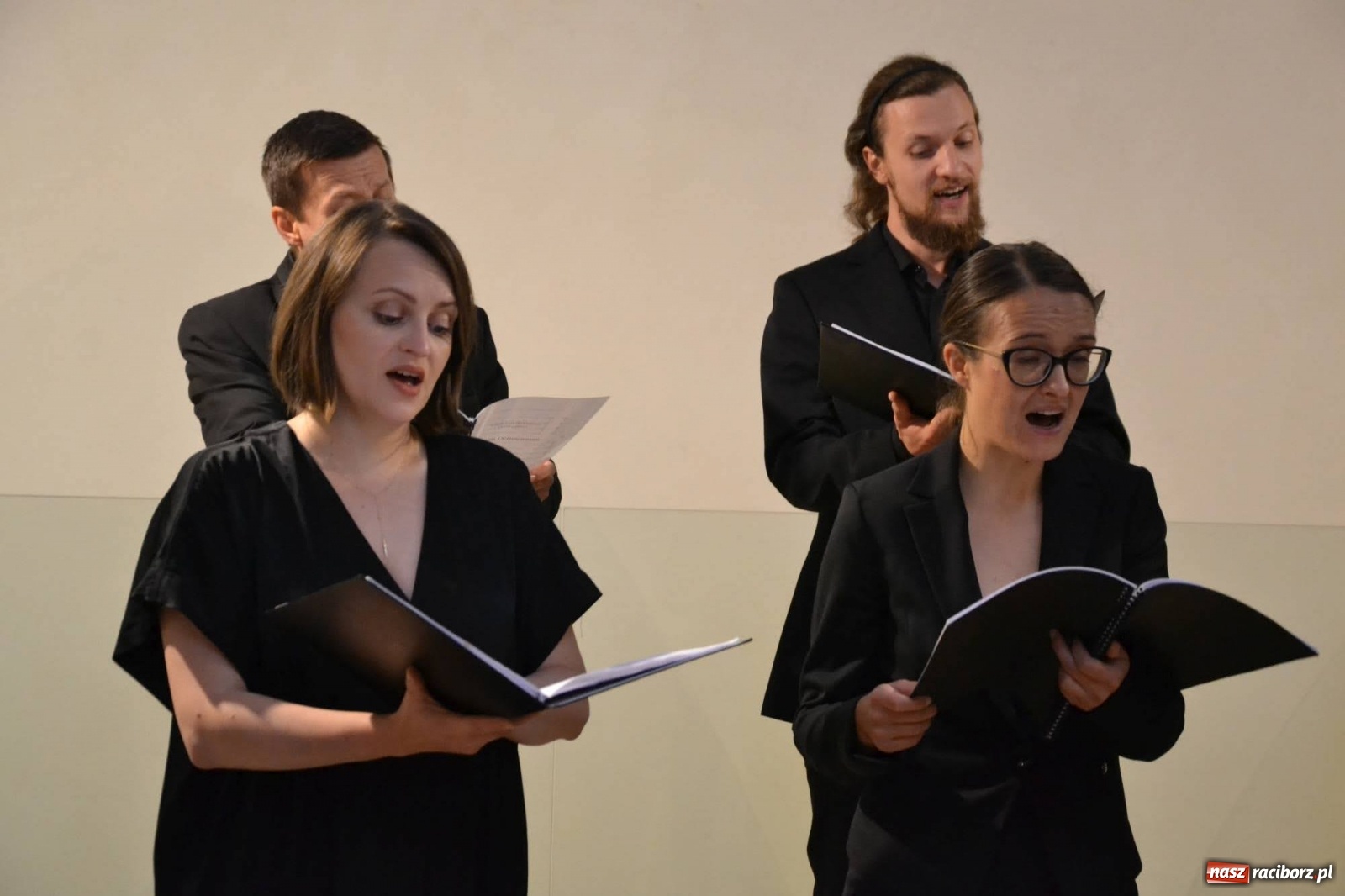 Zdjęcie w galerii na portalu naszraciborz.pl: Victoria: Requiem - Capella Cracoviensis wystąpiła w dawnej siedzibie Piastów wiadomości z regionu