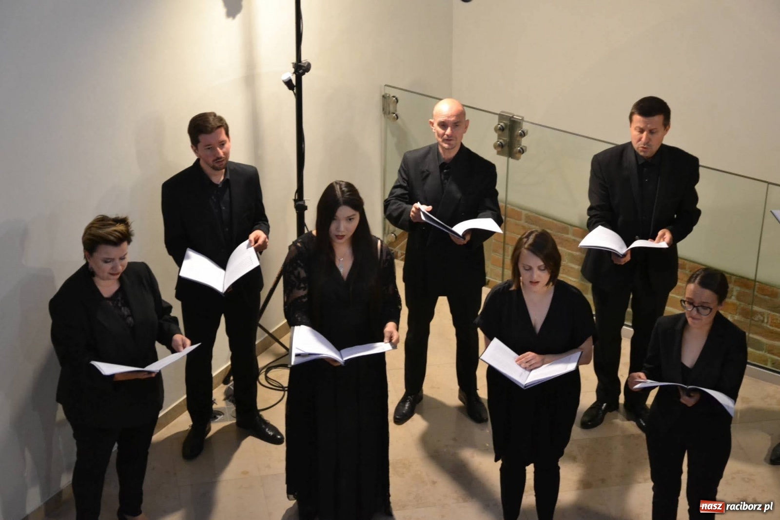 Zdjęcie w galerii na portalu naszraciborz.pl: Victoria: Requiem - Capella Cracoviensis wystąpiła w dawnej siedzibie Piastów wiadomości z regionu