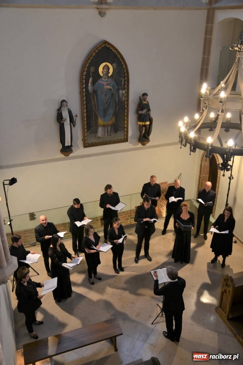 Zdjęcie w galerii na portalu naszraciborz.pl: Victoria: Requiem - Capella Cracoviensis wystąpiła w dawnej siedzibie Piastów wiadomości z regionu