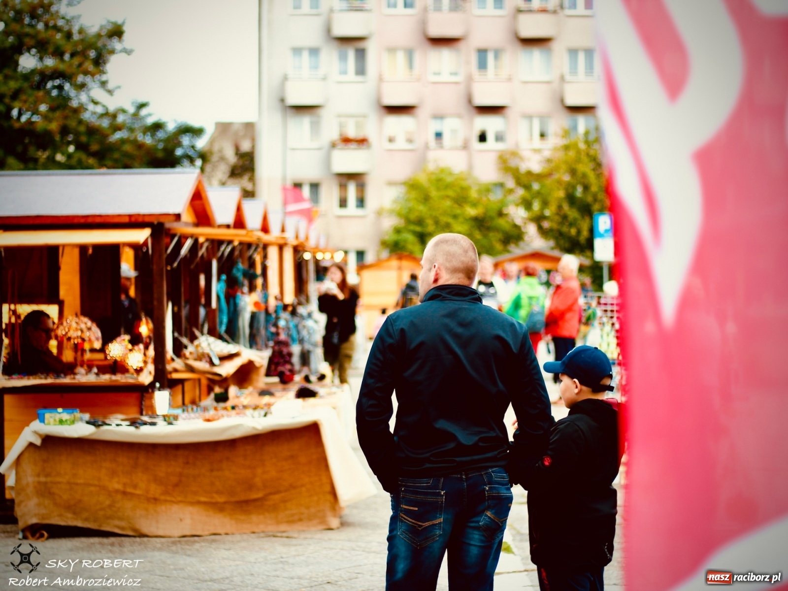 Zdjęcie w galerii na portalu naszraciborz.pl: Racibórz. Jarmark na pożegnanie lata z lotu ptaka [FOTO] wiadomości z regionu