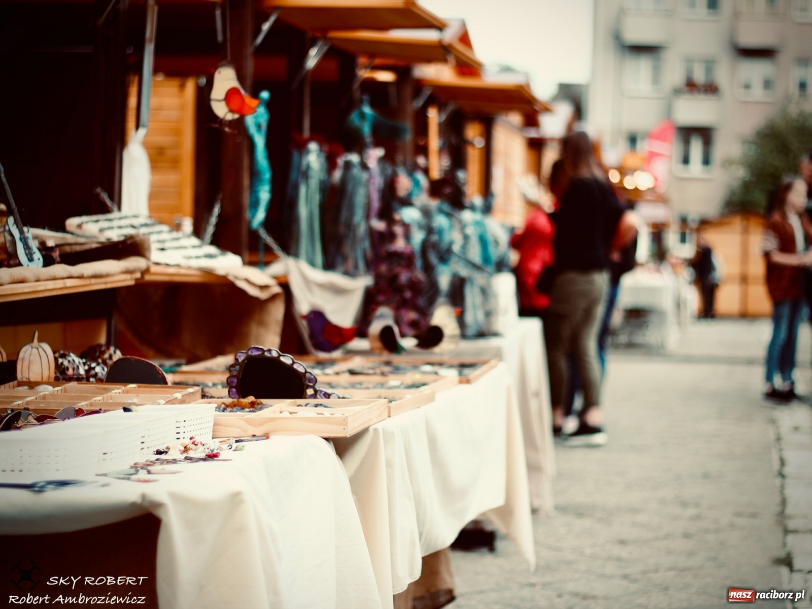 Zdjęcie w galerii na portalu naszraciborz.pl: Racibórz. Jarmark na pożegnanie lata z lotu ptaka [FOTO] wiadomości z regionu