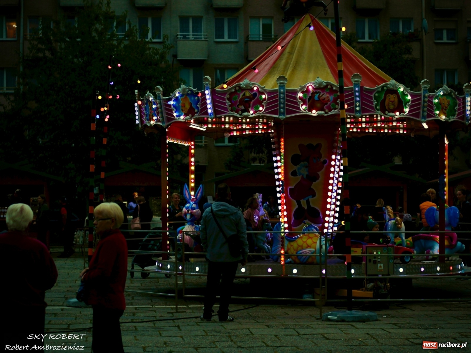 Zdjęcie w galerii na portalu naszraciborz.pl: Racibórz. Jarmark na pożegnanie lata z lotu ptaka [FOTO] wiadomości z regionu