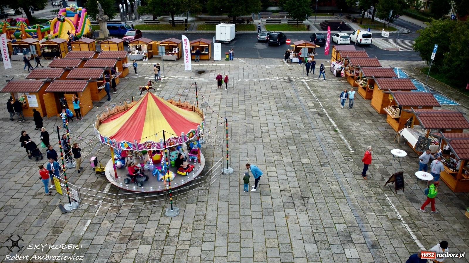 Zdjęcie w galerii na portalu naszraciborz.pl: Racibórz. Jarmark na pożegnanie lata z lotu ptaka [FOTO] wiadomości z regionu