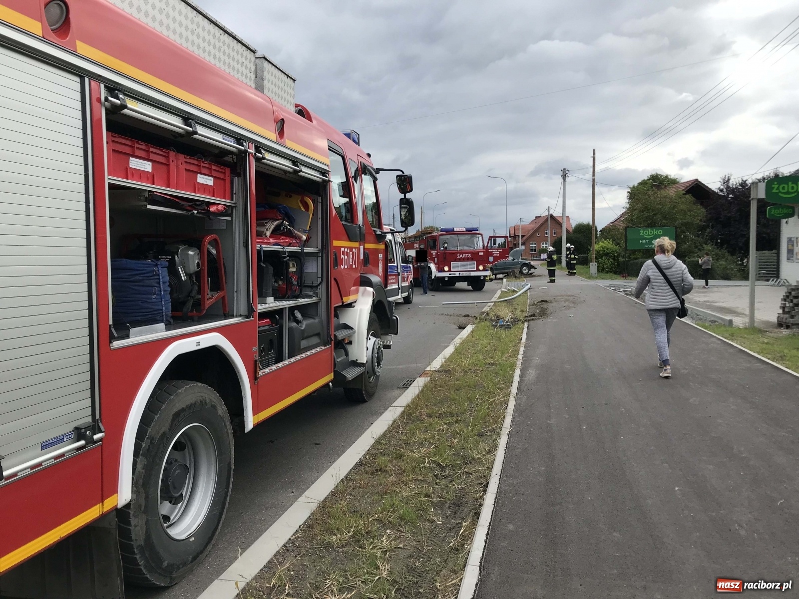 Zdjęcie w galerii na portalu naszraciborz.pl: Kierowca vw passata staranował słup na DW 935 [FOTO] wiadomości z regionu
