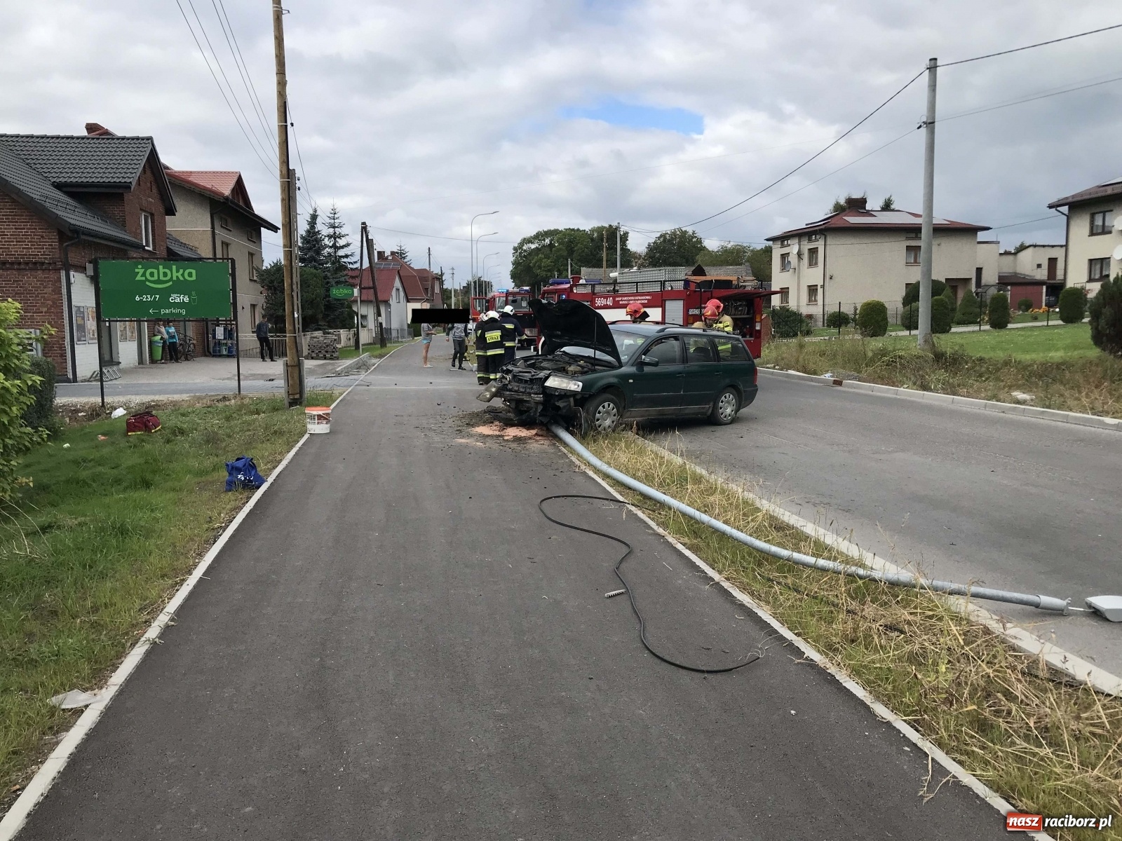 Zdjęcie w galerii na portalu naszraciborz.pl: Kierowca vw passata staranował słup na DW 935 [FOTO] wiadomości z regionu