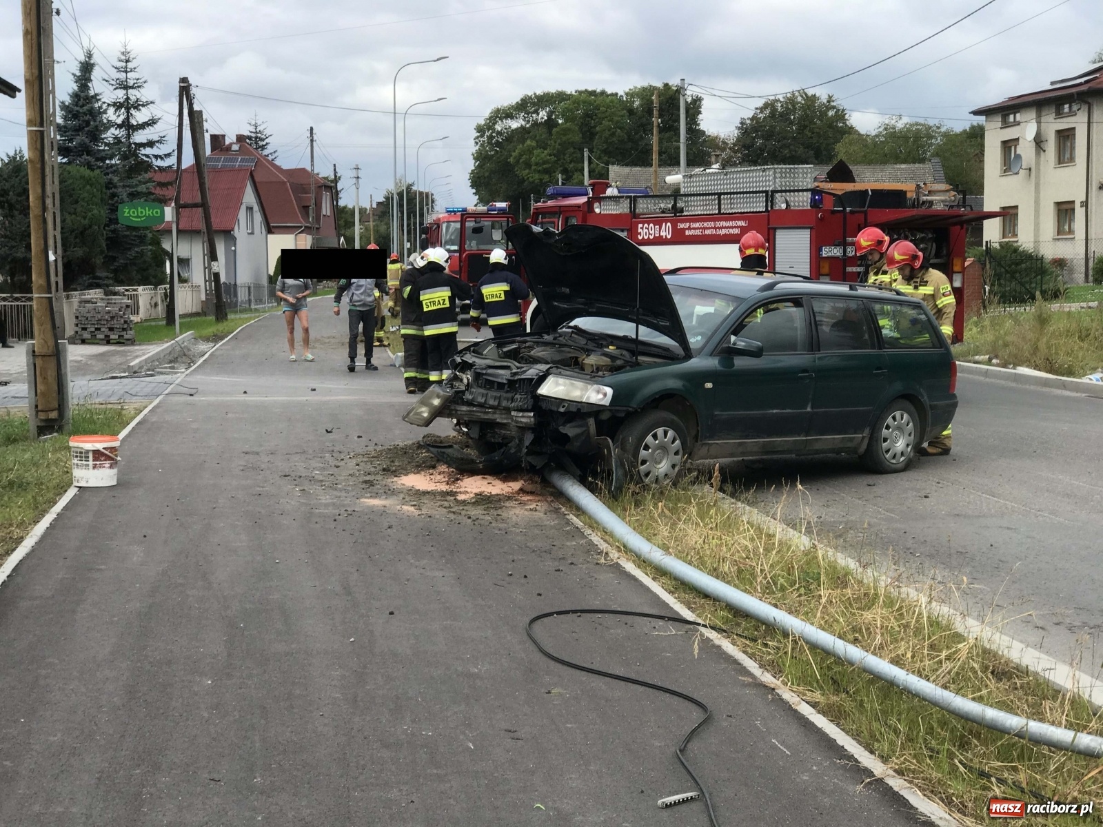 Zdjęcie w galerii na portalu naszraciborz.pl: Kierowca vw passata staranował słup na DW 935 [FOTO] wiadomości z regionu