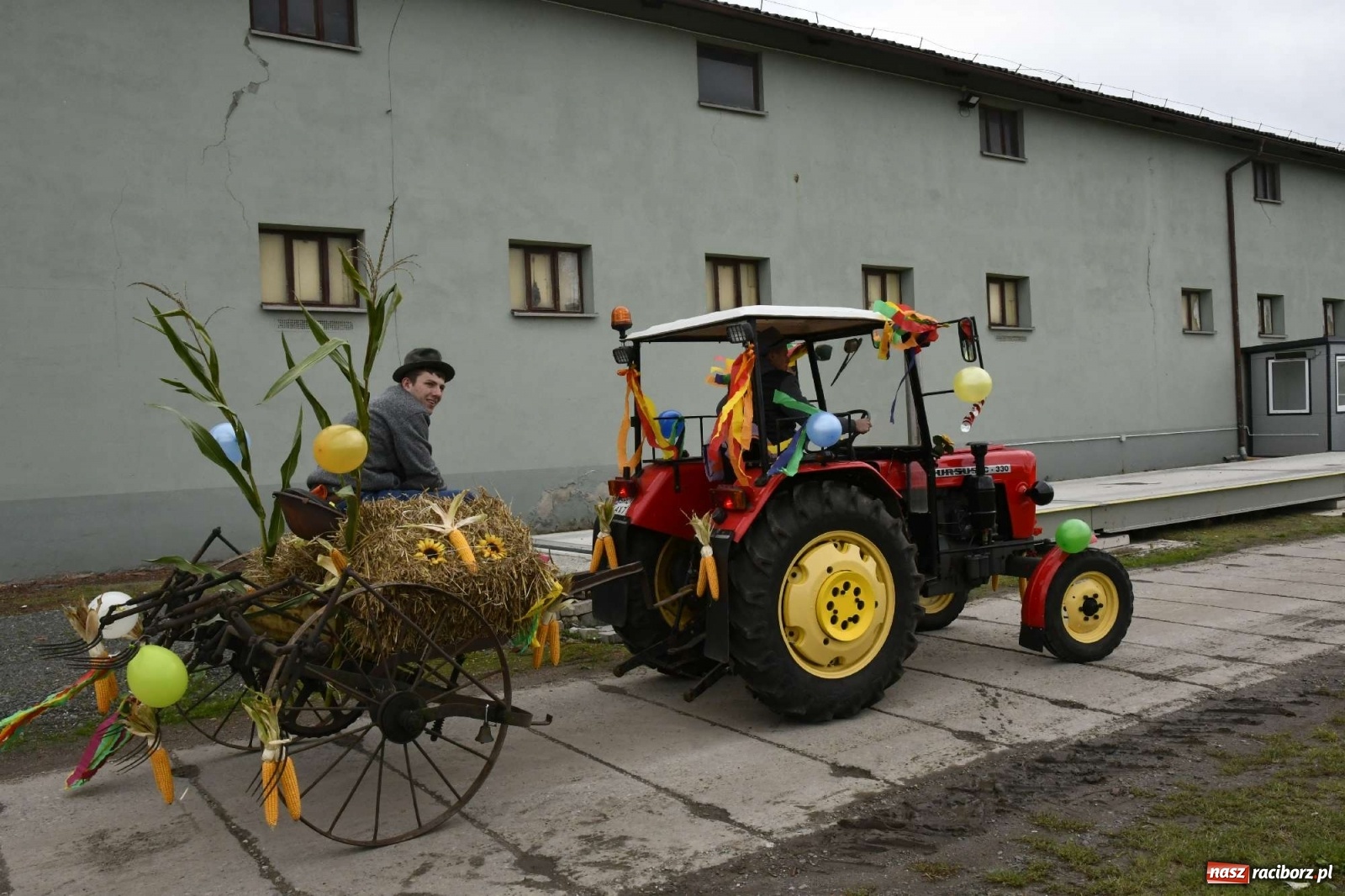 Zdjęcie w galerii na portalu naszraciborz.pl: Pawłów młodymi rolnikami stoi. Dożynki 2021 [FOTO i WIDEO] wiadomości z regionu