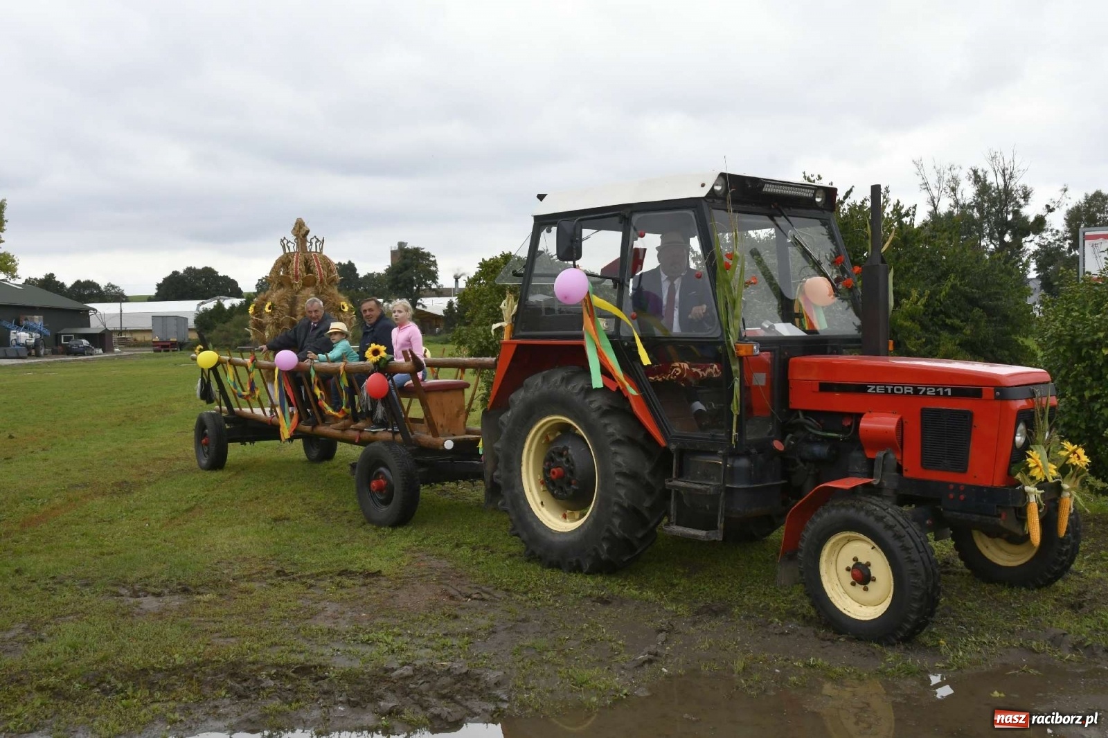 Zdjęcie w galerii na portalu naszraciborz.pl: Pawłów młodymi rolnikami stoi. Dożynki 2021 [FOTO i WIDEO] wiadomości z regionu
