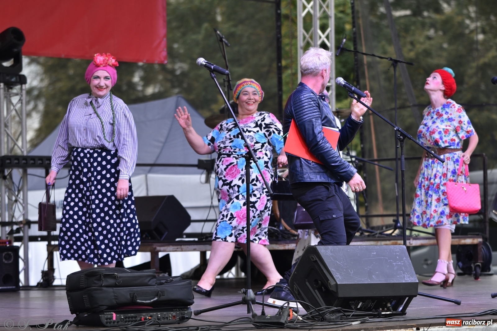 Zdjęcie w galerii na portalu naszraciborz.pl: Moherowe Berety na raciborskim jarmarku wiadomości z regionu