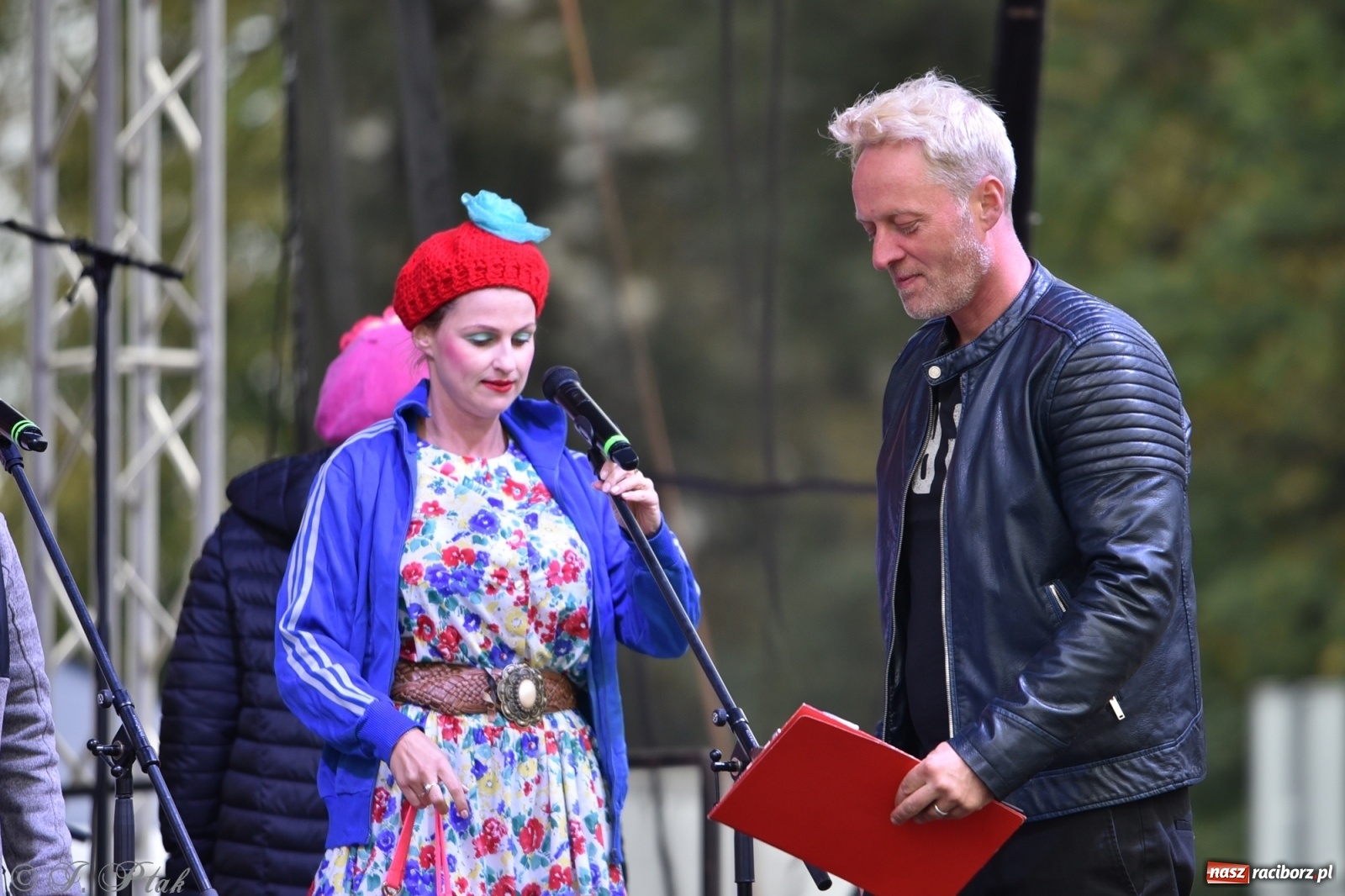 Zdjęcie w galerii na portalu naszraciborz.pl: Moherowe Berety na raciborskim jarmarku wiadomości z regionu