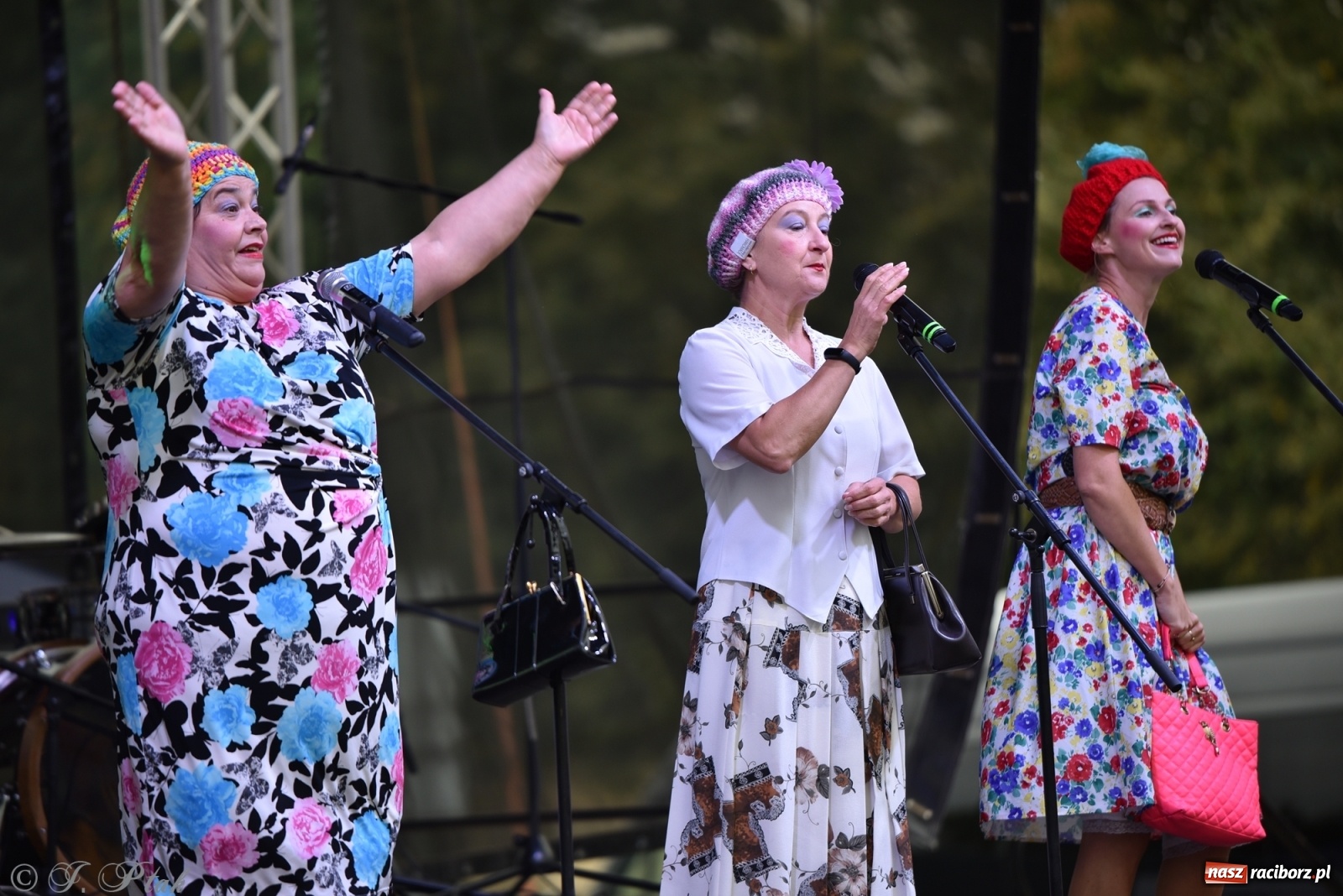 Zdjęcie w galerii na portalu naszraciborz.pl: Moherowe Berety na raciborskim jarmarku wiadomości z regionu
