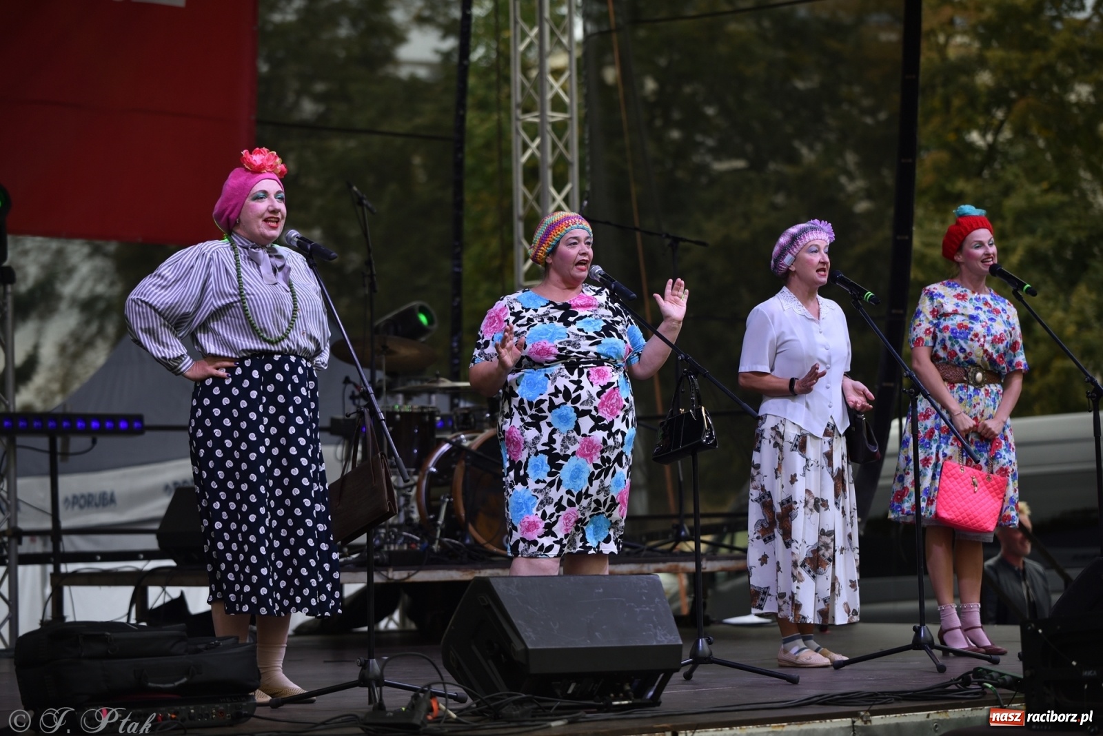 Zdjęcie w galerii na portalu naszraciborz.pl: Moherowe Berety na raciborskim jarmarku wiadomości z regionu