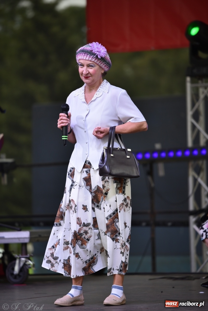 Zdjęcie w galerii na portalu naszraciborz.pl: Moherowe Berety na raciborskim jarmarku wiadomości z regionu