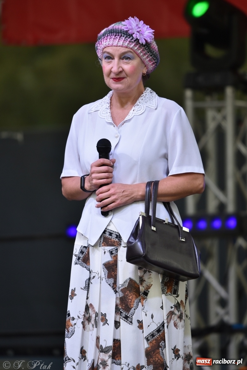 Zdjęcie w galerii na portalu naszraciborz.pl: Moherowe Berety na raciborskim jarmarku wiadomości z regionu