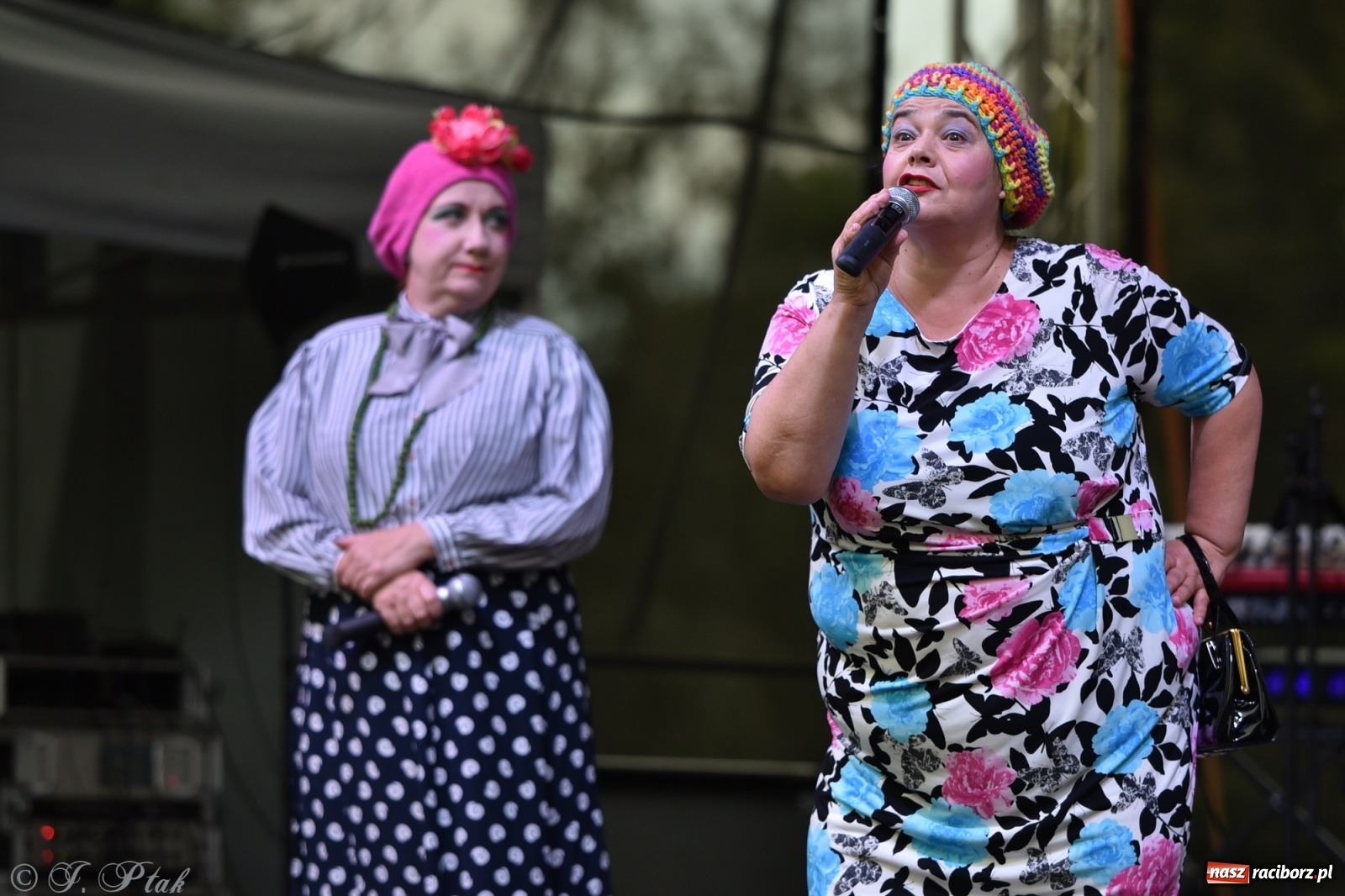 Zdjęcie w galerii na portalu naszraciborz.pl: Moherowe Berety na raciborskim jarmarku wiadomości z regionu