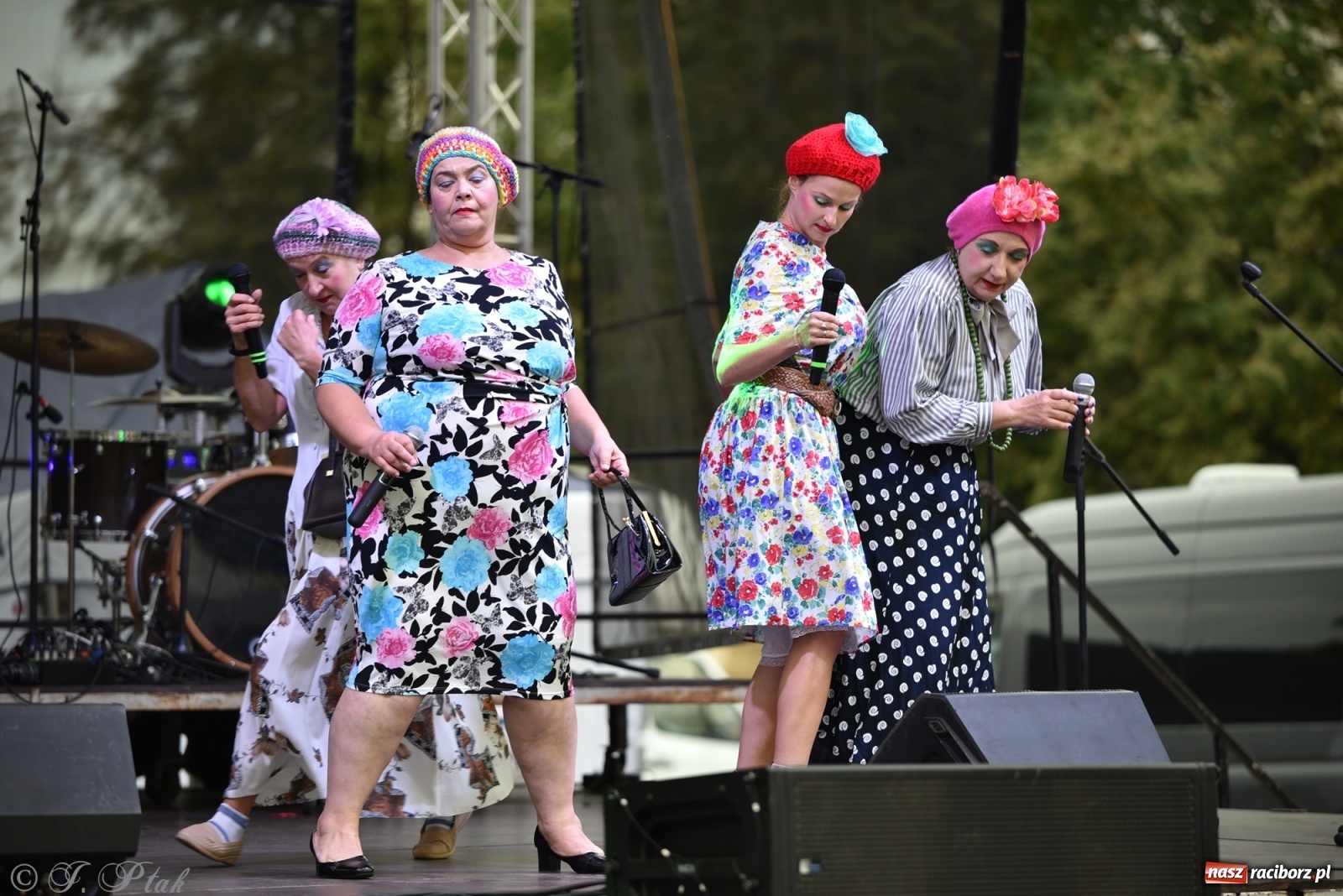 Zdjęcie w galerii na portalu naszraciborz.pl: Moherowe Berety na raciborskim jarmarku wiadomości z regionu