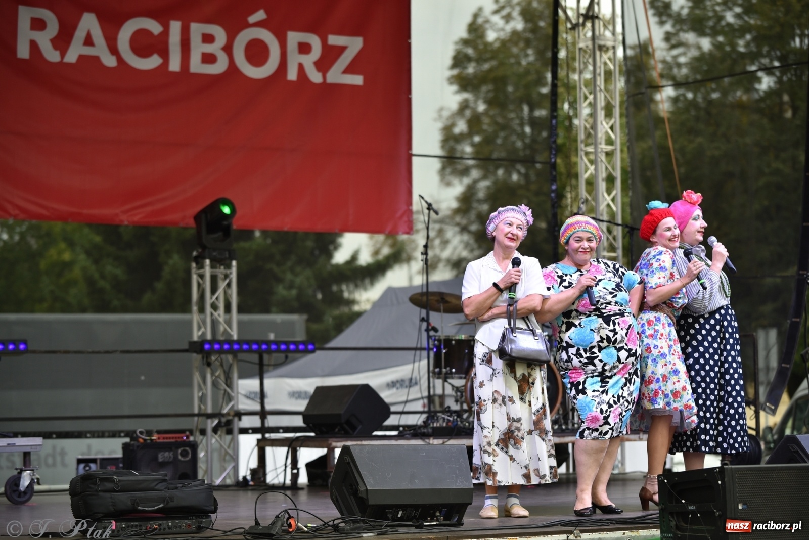 Zdjęcie w galerii na portalu naszraciborz.pl: Moherowe Berety na raciborskim jarmarku wiadomości z regionu