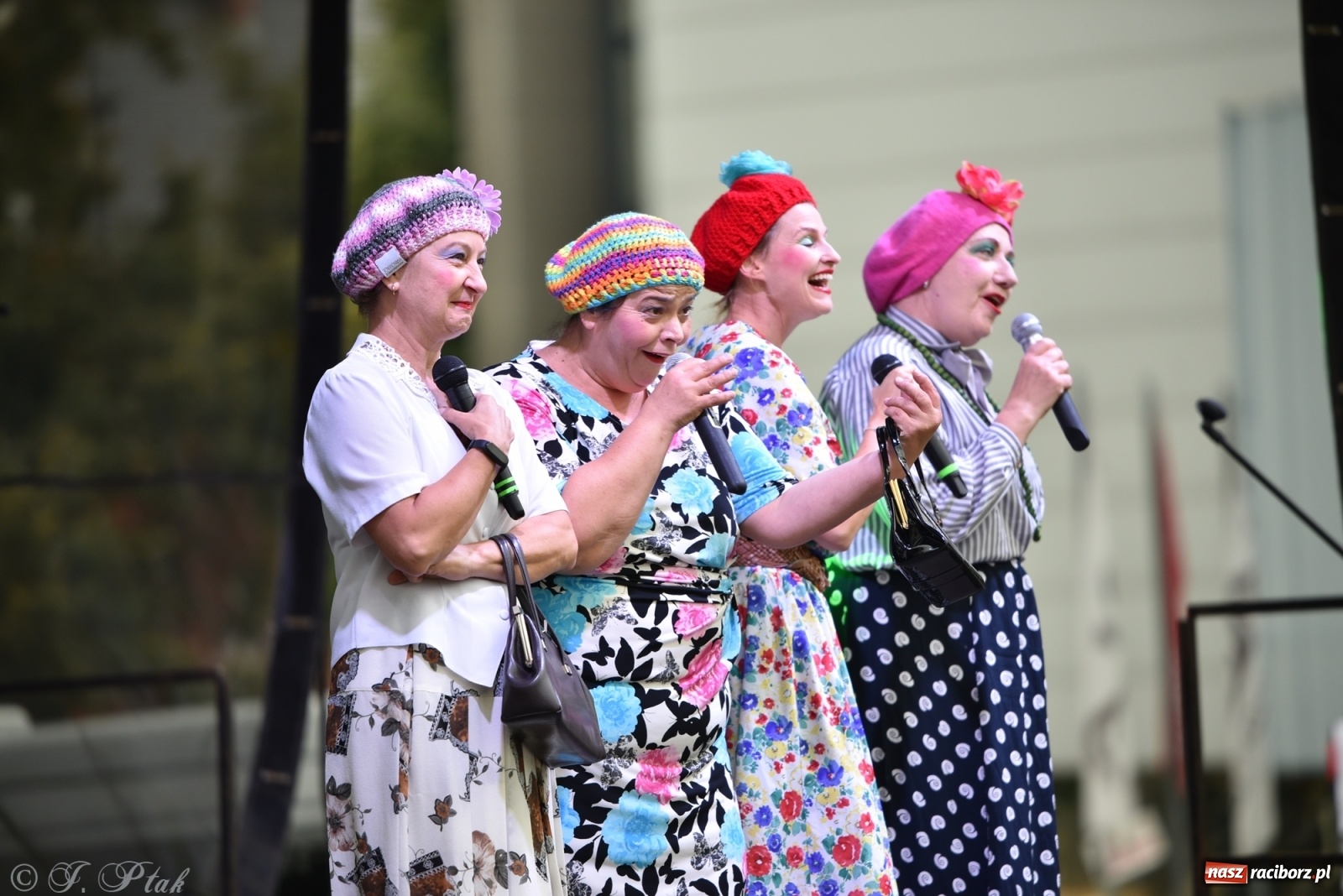 Zdjęcie w galerii na portalu naszraciborz.pl: Moherowe Berety na raciborskim jarmarku wiadomości z regionu