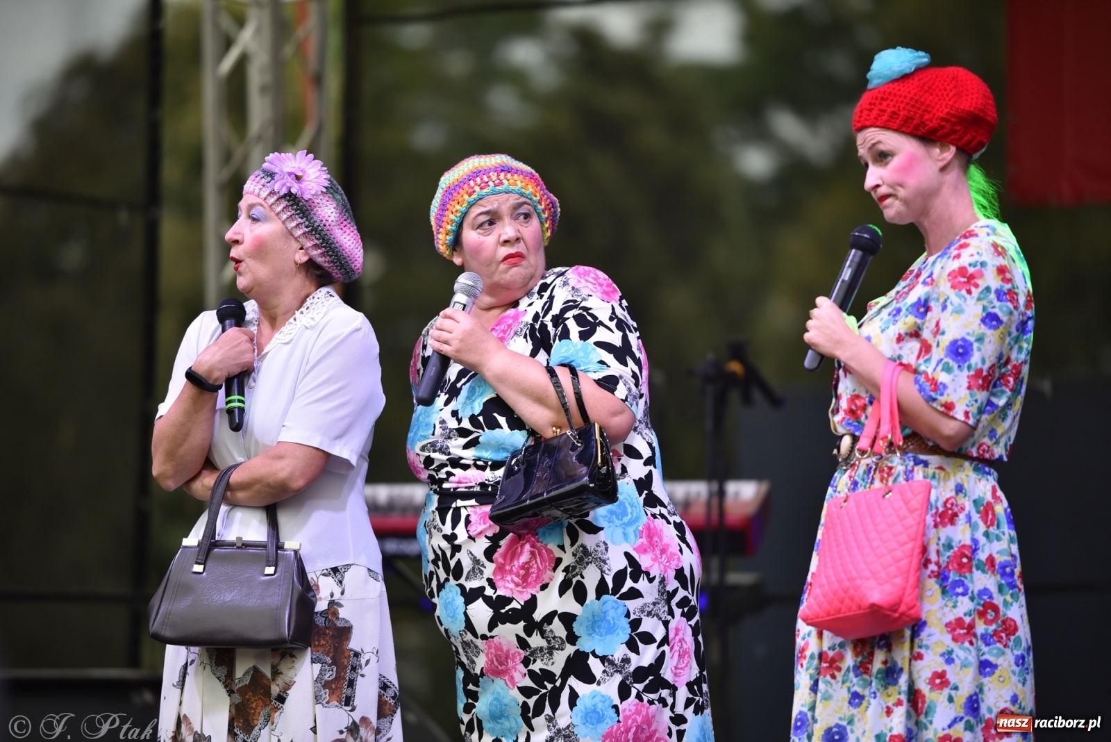 Zdjęcie w galerii na portalu naszraciborz.pl: Moherowe Berety na raciborskim jarmarku wiadomości z regionu