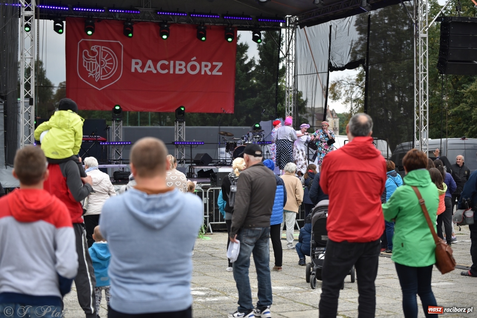 Zdjęcie w galerii na portalu naszraciborz.pl: Moherowe Berety na raciborskim jarmarku wiadomości z regionu