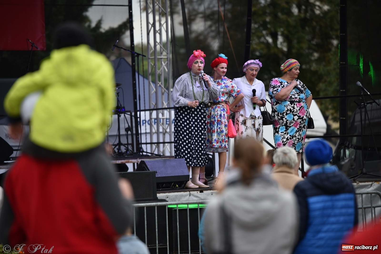 Zdjęcie w galerii na portalu naszraciborz.pl: Moherowe Berety na raciborskim jarmarku wiadomości z regionu