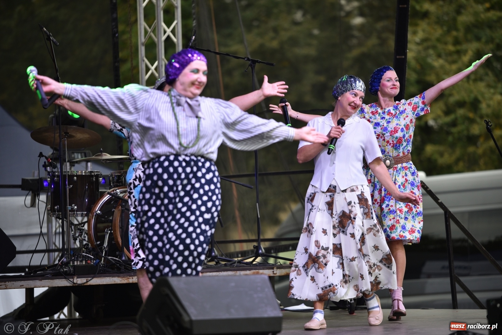 Zdjęcie w galerii na portalu naszraciborz.pl: Moherowe Berety na raciborskim jarmarku wiadomości z regionu