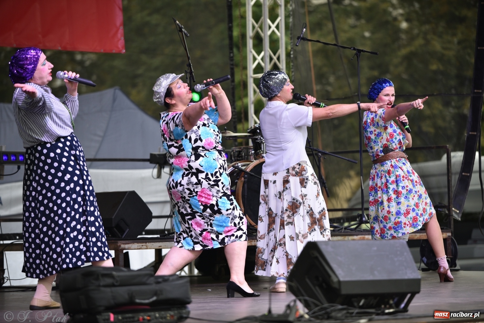 Zdjęcie w galerii na portalu naszraciborz.pl: Moherowe Berety na raciborskim jarmarku wiadomości z regionu